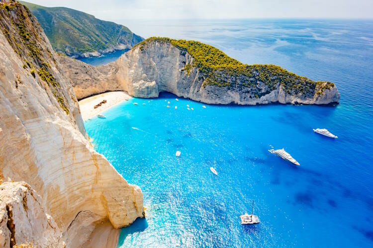 Die schönsten Inseln im Mittelmeer mit dem Boot erkunden